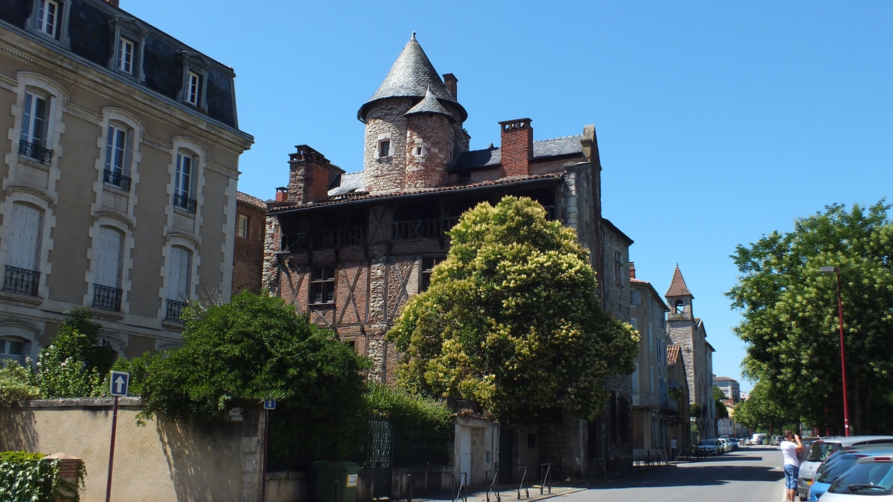 Cahors. Hôtel de Roaldès à vendre (Maison de Henri IV)