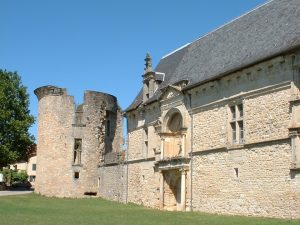 Château Renaissance du XVIe siècle à Assier - Auteur : Yann LESELLIER
