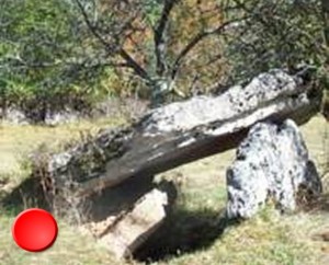 Dolmen de la pierre levée Lacoste à Issendolus