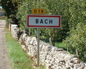 Panneau du village de Bach
