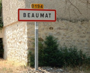 Panneau du village de Beaumat