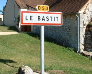 Panneau du village du Bastit