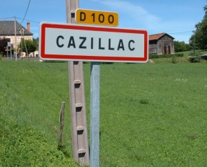 Panneau du village de Cazillac dans le Lot