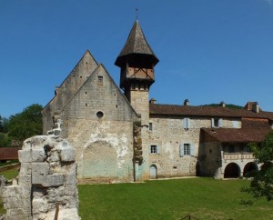 L'église Sainte-Augustin de l'abbaye Notre-Dame-du-Val-Paradis à Espagnac-Sainte-Eulalie (bourg) dans le Lot