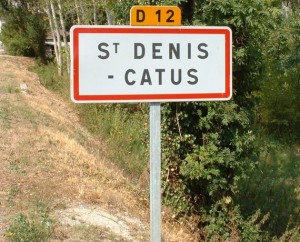 Panneau du village de Saint-Denis-Catus