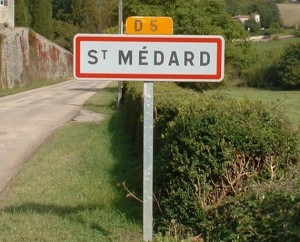 Panneau du village de Saint-Médard dans le Lot