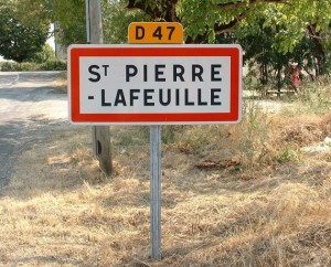Panneau du village de Saint-Pierre-Lafeuille dans le Lot