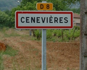 Panneau du village de Cénevières dans le Lot
