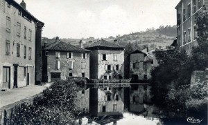Ancien canal des 3 moulins à Figeac (Place de l'étang) dans le Lot
