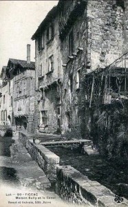 Ancien canal des 3 moulins à Figeac (rue du canal) dans le Lot