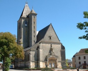 Église Saint-Pierre à Assier (bourg) dans le Lot