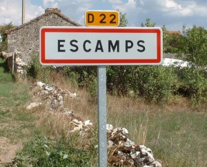 Panneau du village d'Escamps dans le Lot