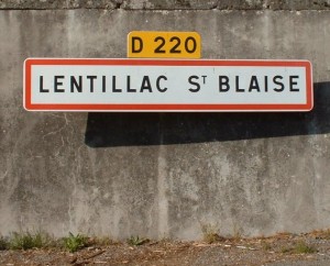 Panneau du village de Lentillac-Saint-Blaise dans le Lot