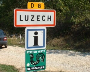 Panneau du village de Luzech dans le Lot