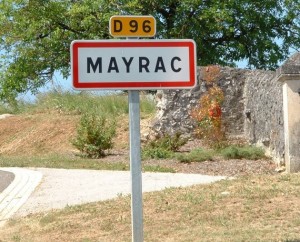 Panneau du village de Mayrac dans le Lot