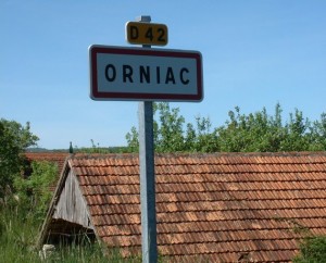 Panneau du village d'Orniac dans le Lot