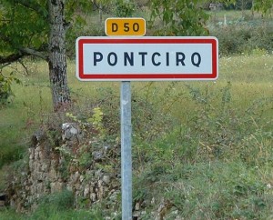 Panneau du village de Pontcirq dans le Lot
