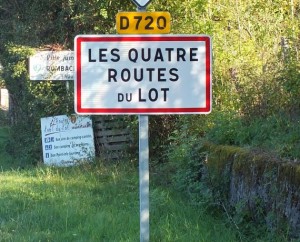 Panneau du village des Quatre-Routes-du-Lot
