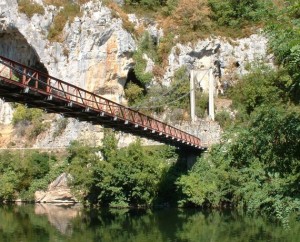Pont suspendu sur le Lot à Bouziès dans le Lot