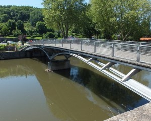 Passerelle sur le Célé à Figeac dans le Lot