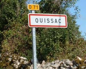 Panneau du village de Quissac dans le Lot