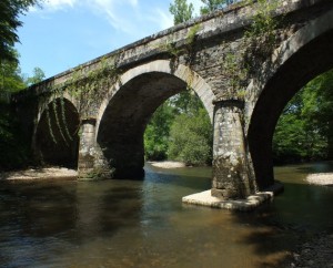 Pont de Colombier sur le Célé à Saint-Jean-Mirabel dans le lot