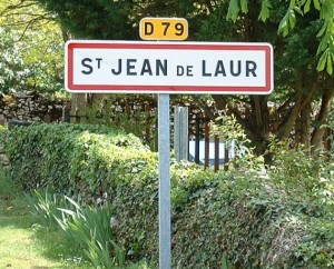 Panneau du village de Saint-Jean-de-Laur dans le Lot