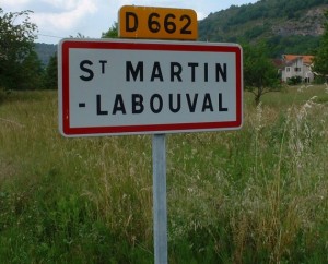 Panneau du village de Saint-Martin-Labouval dans le Lot