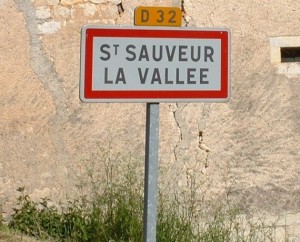 Panneau du village de Saint-Sauveur-la-Vallée dans le Lot