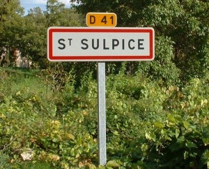 Panneau du village de Saint-Sulpice dans le Lot