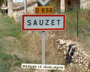 Panneau du village de Sauzet dans le Lot