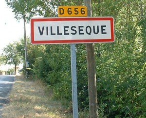 Panneau du village de Villesèque dans le Lot