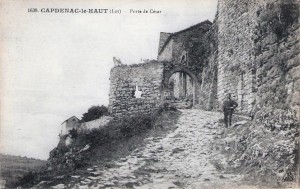 La porte Narbonnaise à Capdenac-le-Haut dans le Lot (Début XXe siècle)
