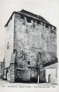 Église fortifiée Saint-Martial à Rudelle dans le Lot