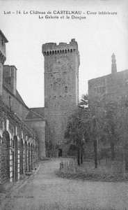 La cour intérieure du château de Castelnau Bretenoux