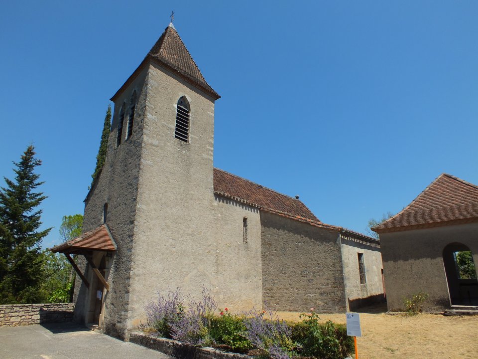 L'église Saint-Étienne à Calvignac dans le Lot (bourg)