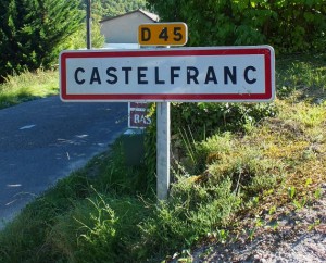 Panneau du village de Castelfranc dans le Lot
