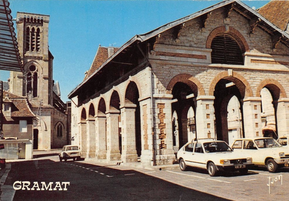 Halle du XIXe siècle à Gramat (Place de La Halle) dans le Lot (Vers 1980)