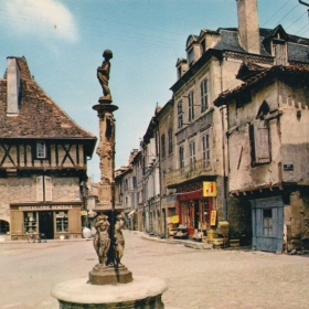 La Place du Mercadial à Saint-Céré dans le Lot - LOT'refois