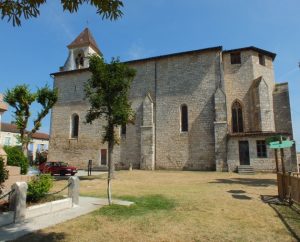 Église Saint-Quirin à Lalbenque dans le Lot (Place de l'église)
