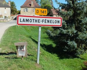 Panneau du village de Lamothe-Fénelon dans le Lot