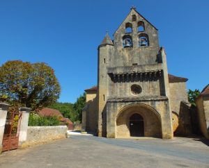Église Saint-Sixte à Lamothe-Fénelon (bourg) dans le Lot