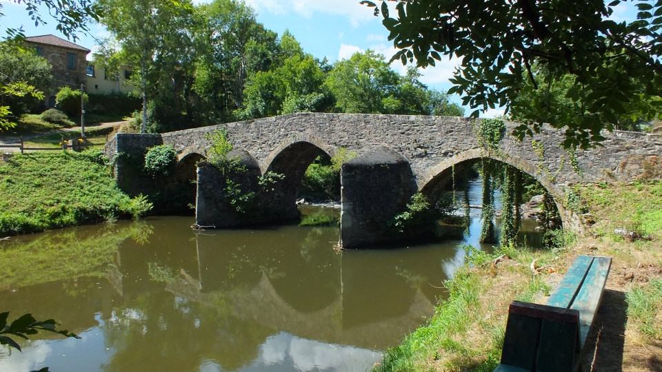 Bagnac-sur-Célé. Le pont médiéval