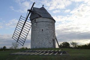 Le moulin de Boisse à Sainte-Alauzie - Ailes brisée tempête Août 2015
