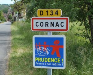 Panneau du village de Cornac dans le Lot