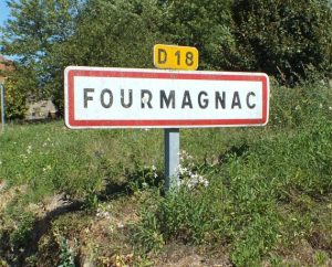 Panneau du village de Fourmagnac dans le Lot