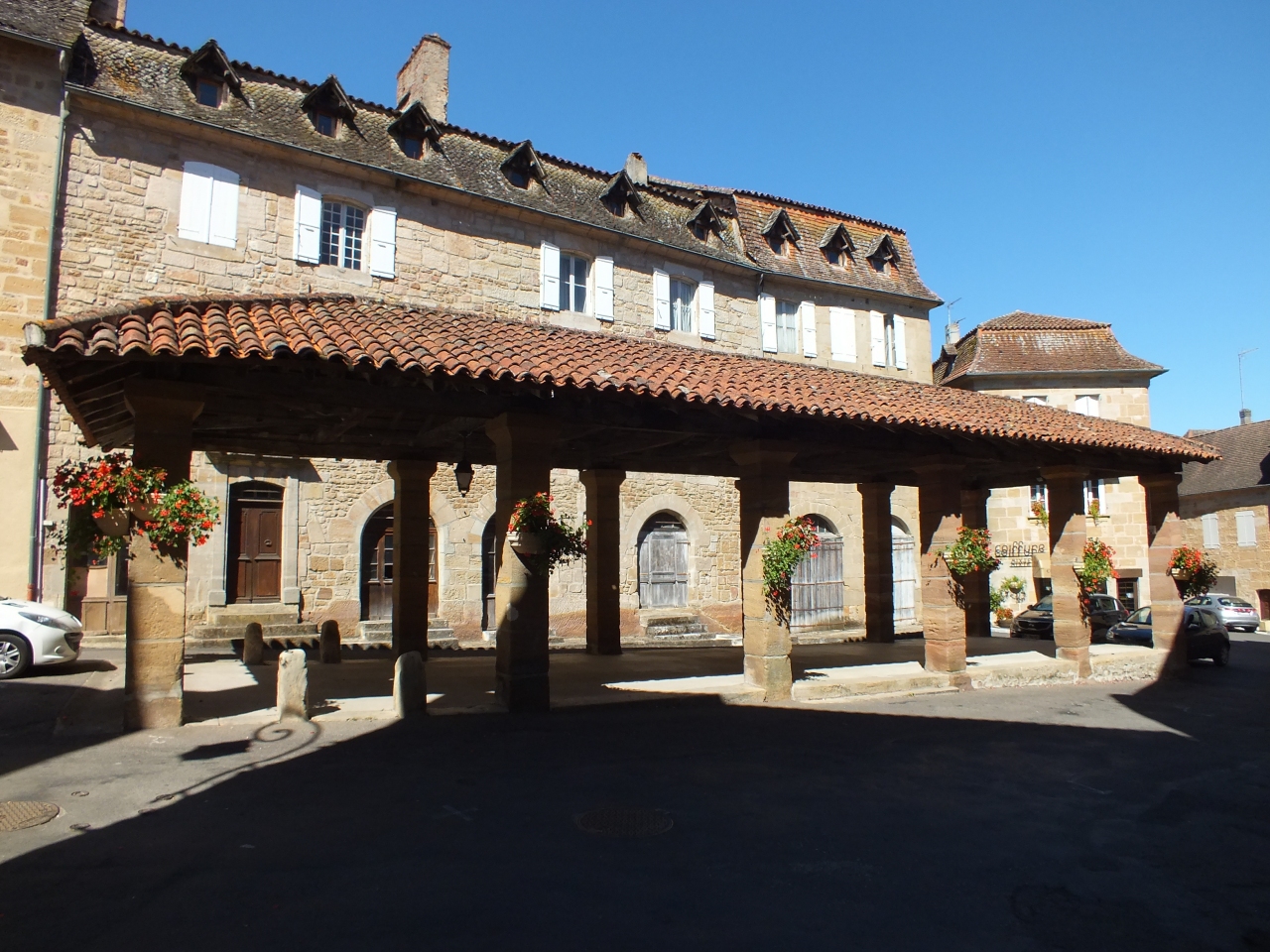 Lacapelle-Marival. La halle du XVe siècle