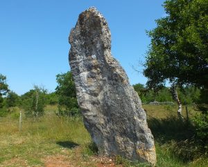 Dolmens & menhirs - Livernon - Menhir de Bélinac -