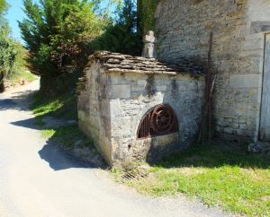 Fontaines & Puits - Lavergne - Le puits de Larroque -