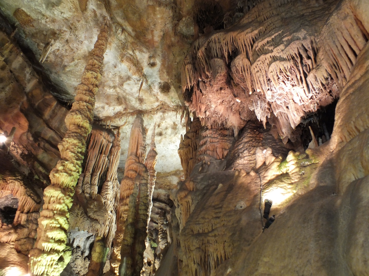 Saint-Médard-de-Presque. Les Grottes de Presque